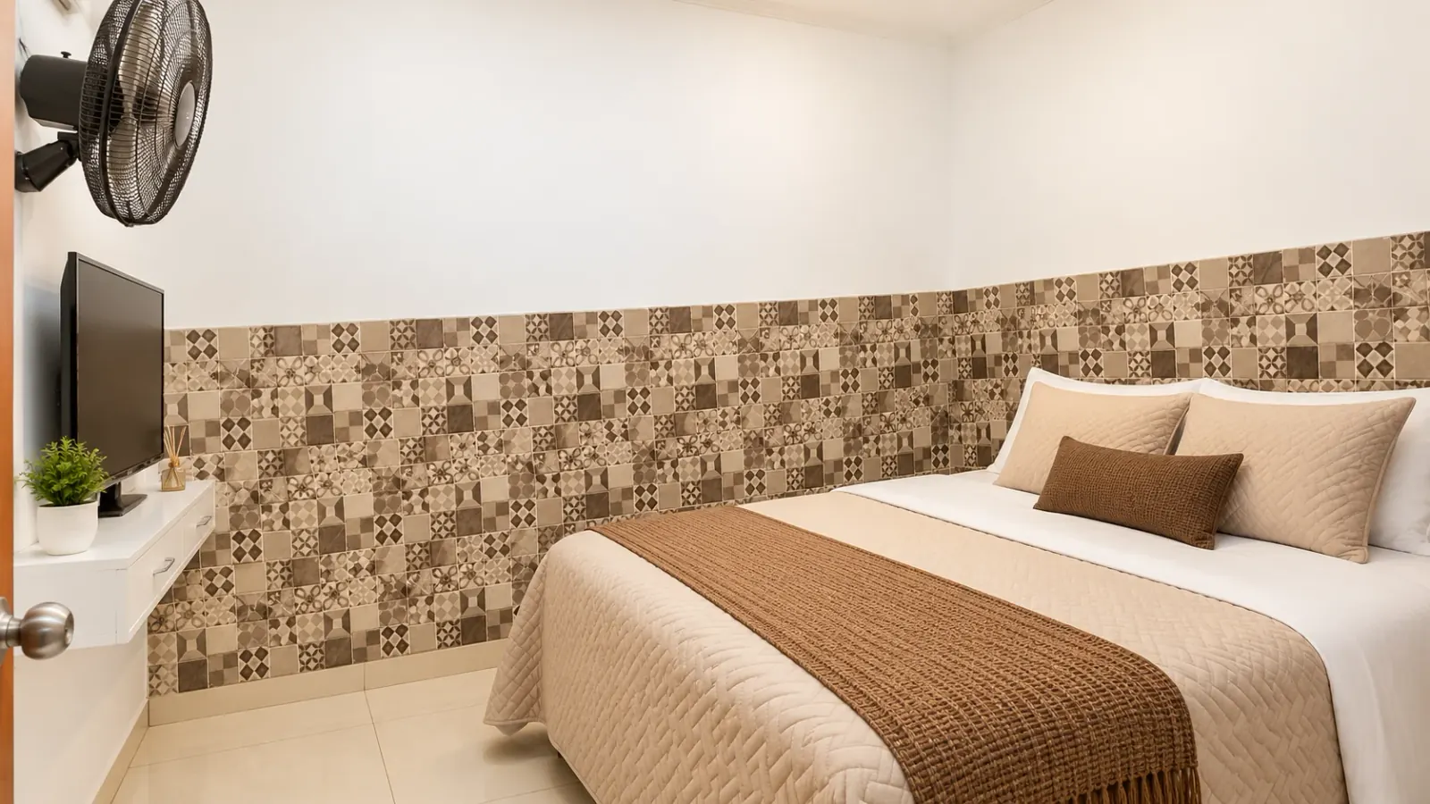 Kamar Kipas Angin Penginapan Angkasa yang bersih dan sejuk